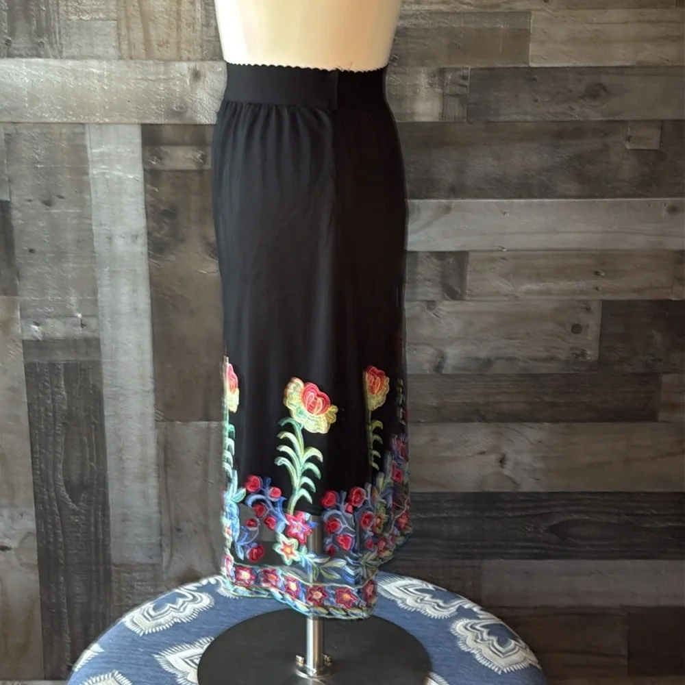 Floral embroidered black midi skirt medium fiesta festival resortwear party